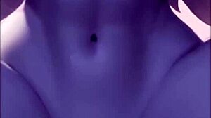 健美丰满的毛茸茸宝贝在POV循环中吞噬粗鸡巴