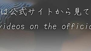 אישה מספקת מציצה ביתית עם פליטה אורלית