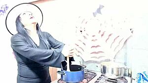 Kiero noita valmistaa taikajuoman ja nai pomoaan kuin orjan tyydyttääkseen märän pillun halut