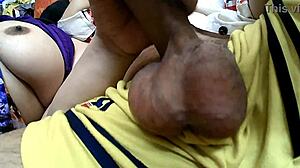 Bhabhis håriga fitta och stora röv