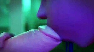 מסיבת ניאון הentai 3D עם מוזיקה ואנחות