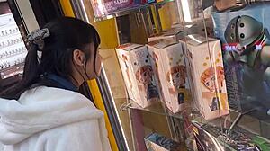 Reife Koncafe-Tussi mit H-Cup-Riesentitten reitet dicken Schwanz in explosivem Cowgirl-Sex