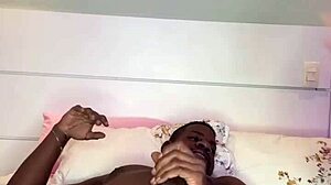 Hot Asian blogger's pussy filled with cum outdoors?