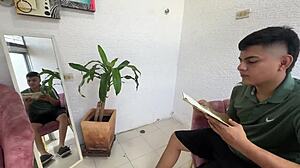 observando a mi hermanastra latina cachonda... me pongo duro y la f-follo rico en el patio