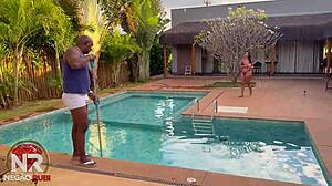 Ela Fica De Safadeza Com Empregado Do Rancho E Fode Na Piscina