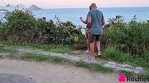 Gostosa shows off at beach and pulls guy to fuck her ass