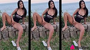 Gostosa shows off at beach and pulls guy to fuck her ass