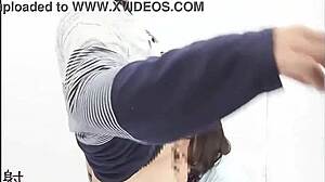 와! 섹시한 아시안 베이브 무료 장면에서 빨고 털보지 크림파이. 0644 필수 액션!