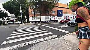 Audacieuse Culona Latina Montre Gros Cul En Mini-Jupe En Levrette