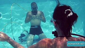 Unterwasser Hardcore Sex mit Minnie Manga Blowjobs!