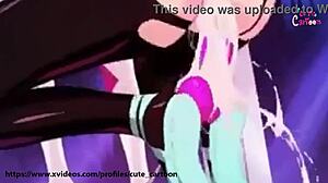 蜘蛛侠看着Gwen Stacy激烈自摸。