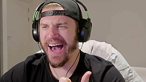 Spongebob ดำดิ่งสู่ความลับอินเทอร์เน็ตมืด - เขากำลังทำอะไร?