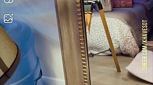 يا رجل، شوفي هاللاتينية الشهوانية بكسها الطبيعي الرطب في السرير