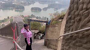 케이티 블레이크가 페논 과타페에서 관광객한테 에픽 블로우잡 해줘, 콜롬비아 경찰한테 걸려