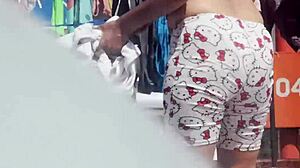 Moje sousedka velký latinský zadek tanga dráždí způsobuje tvrdou erekci