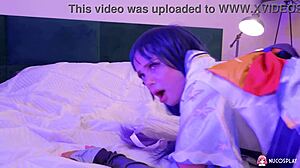 Forró cosplay Bella Grey vágyik kemény farokra!